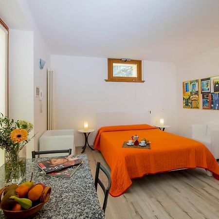 Il Borgo Monolocali Lägenhet Bellagio Exteriör bild