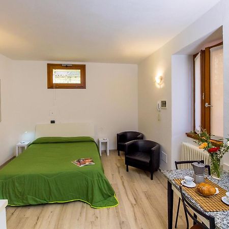 Il Borgo Monolocali Lägenhet Bellagio Exteriör bild
