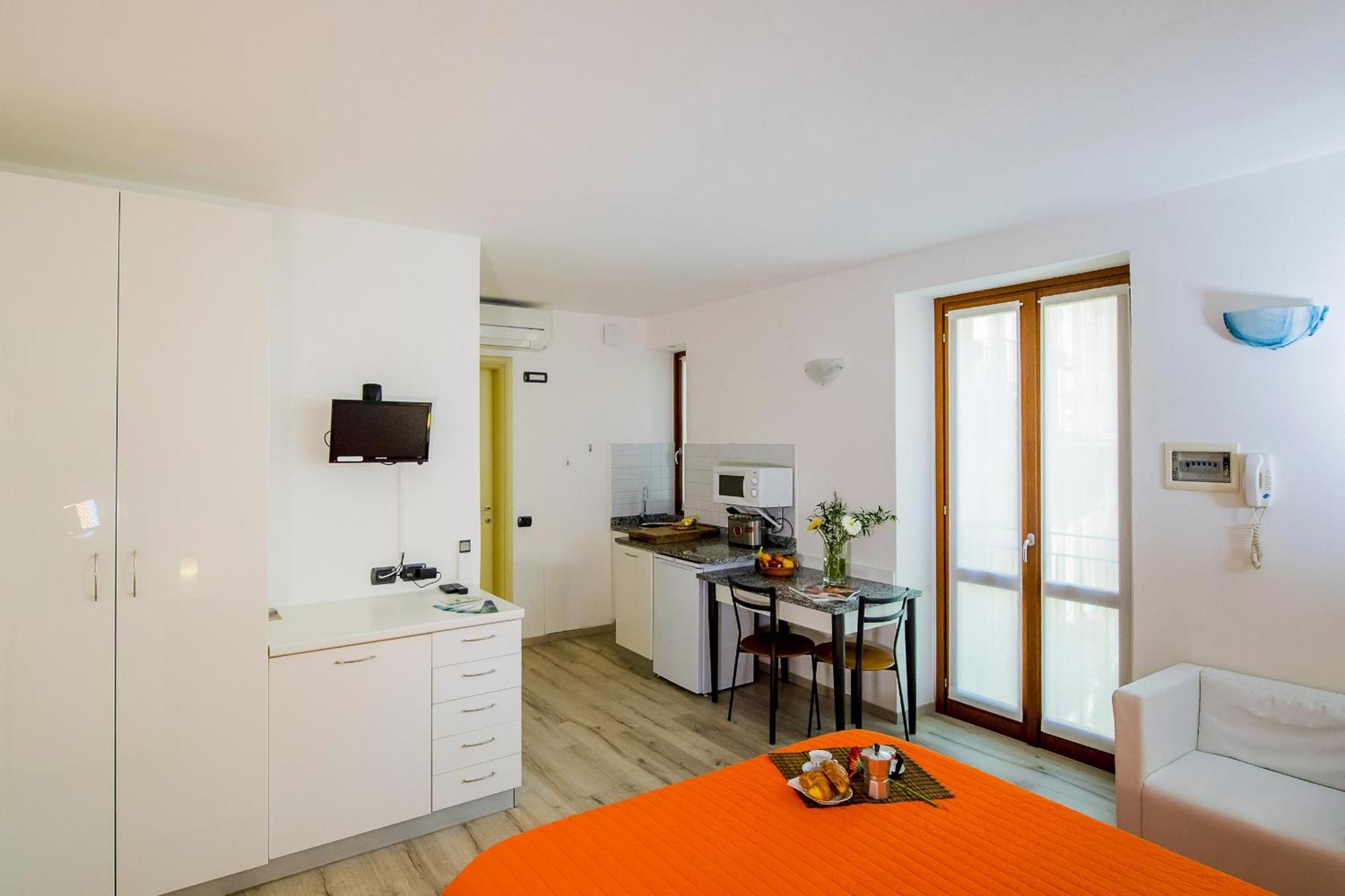 Il Borgo Monolocali Lägenhet Bellagio Exteriör bild