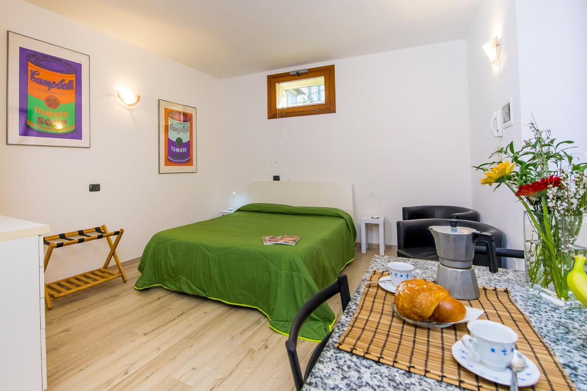 Il Borgo Monolocali Lägenhet Bellagio Exteriör bild