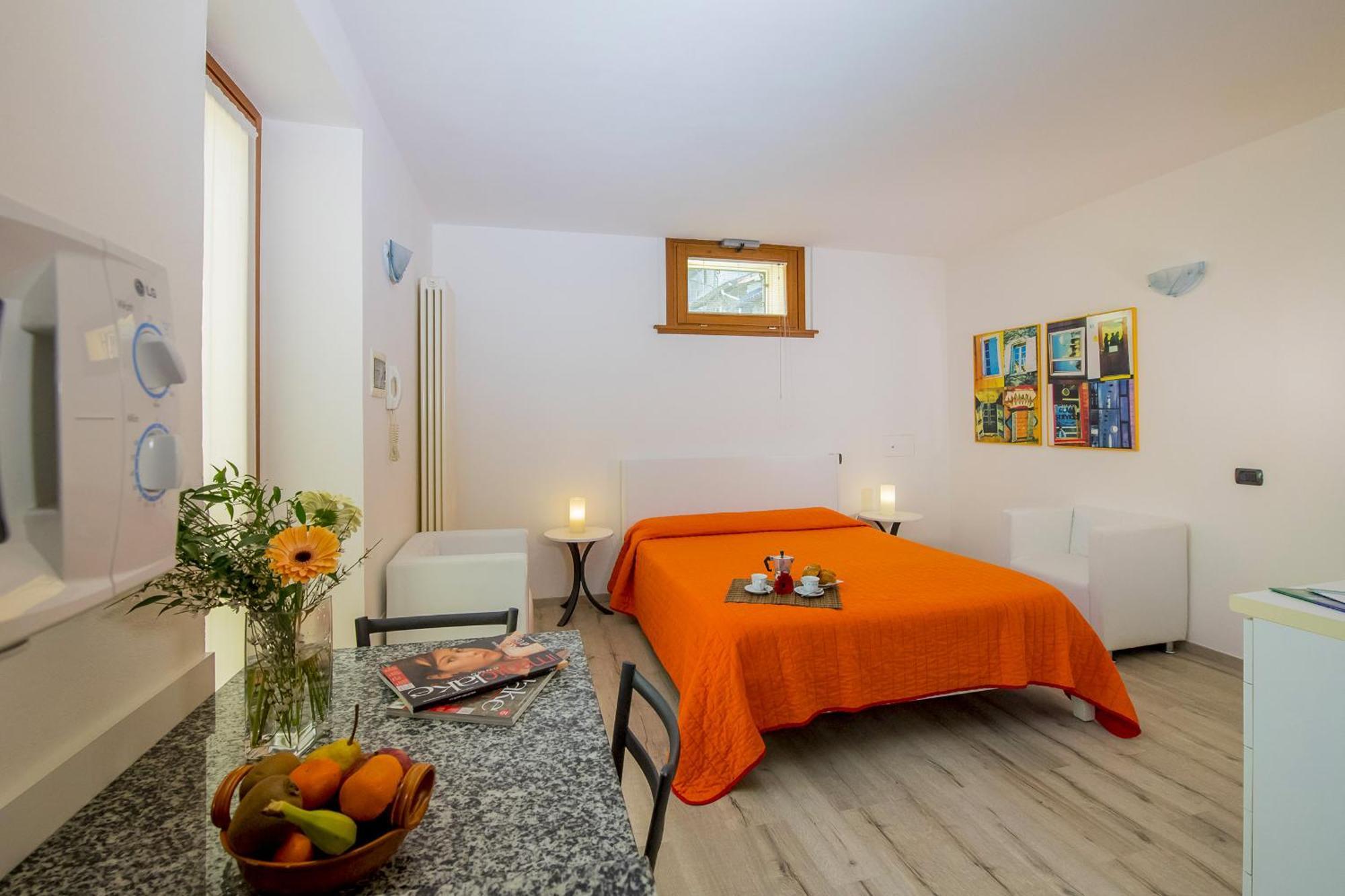 Il Borgo Monolocali Lägenhet Bellagio Exteriör bild