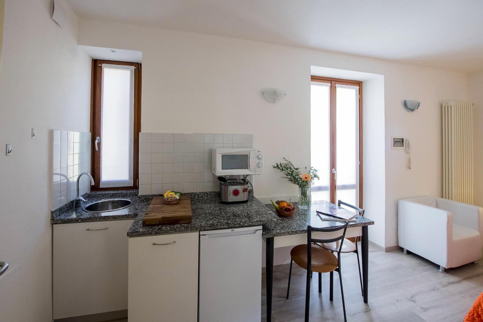 Il Borgo Monolocali Lägenhet Bellagio Exteriör bild