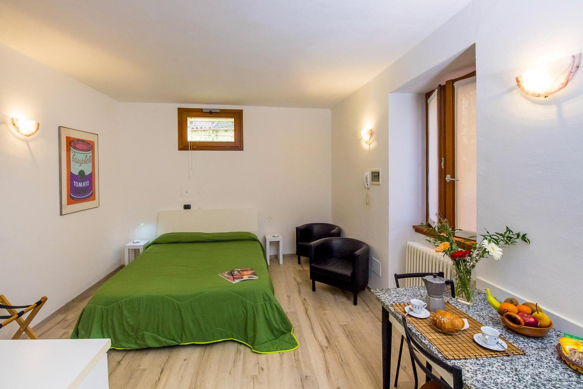 Il Borgo Monolocali Lägenhet Bellagio Exteriör bild